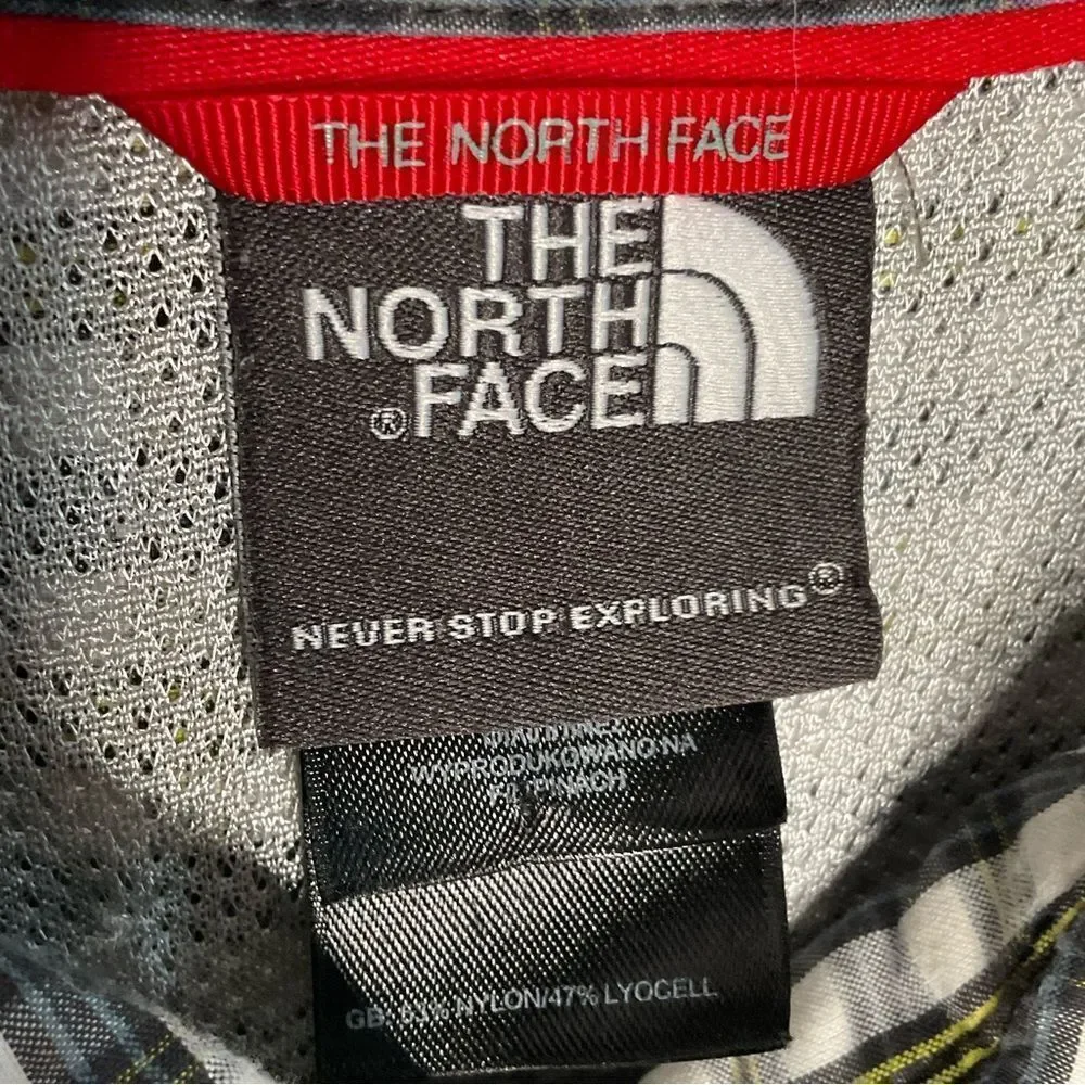 The North‎ Face Men's Short Sleeve Casual Button Up Plaid Green Shirt - Size L